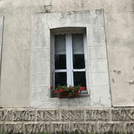 Le Petit Logement Apartamento Pre-en-Pail-Saint-Samson Exterior foto