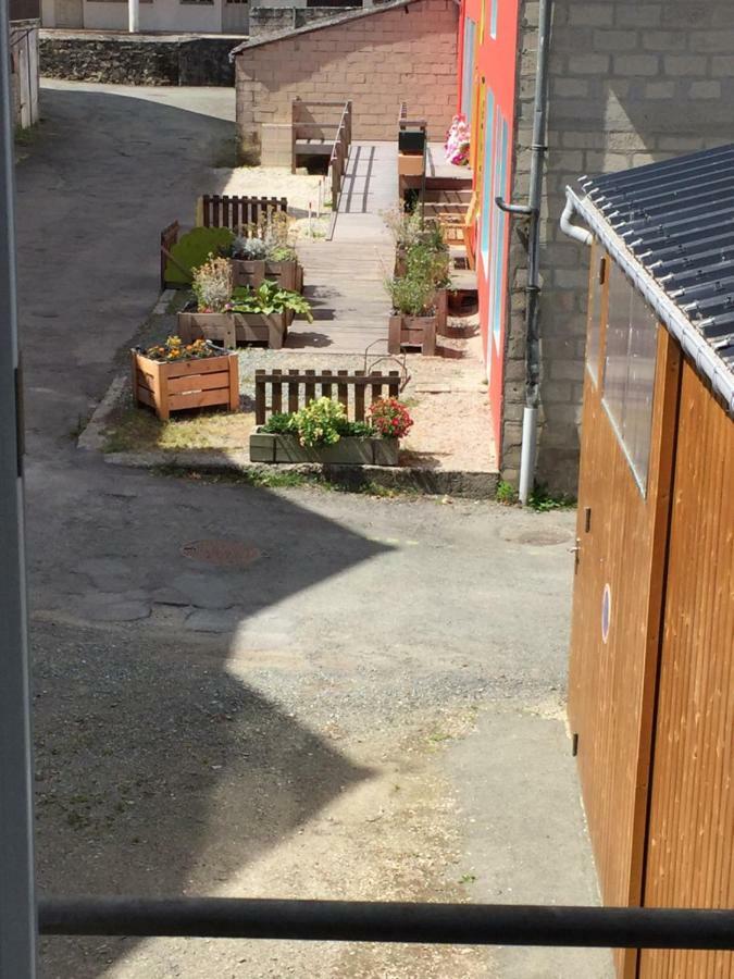 Le Petit Logement Apartamento Pre-en-Pail-Saint-Samson Exterior foto